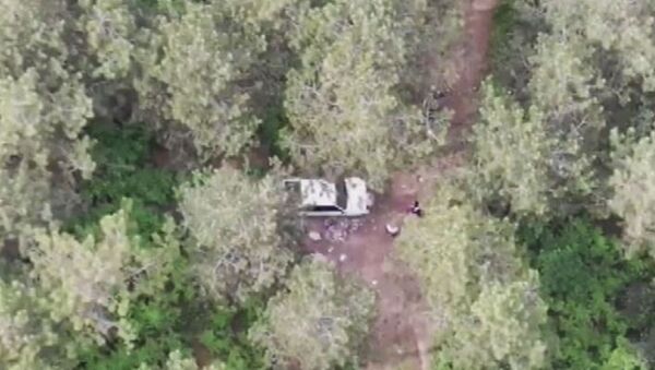 İstanbul’un Sultanbeyli ilçesinde dört günlük sokağa çıkma kısıtlamasını ihlal ederek ormanda piknik yapan iki kişi drone’la tespit edilerek ceza kesildi. - Sputnik Türkiye