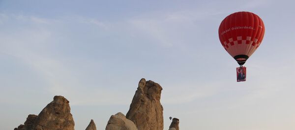 Türkiye’nin 'yerli ve milli' ilk sıcak hava balonu Atatürk ve Türk Bayrağı ile havalandı - Sputnik Türkiye