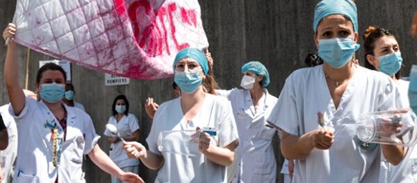 Paris'te sağlık çalışanlarından protesto gösterisi - Sputnik Türkiye