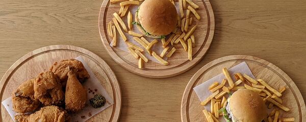 fast food-hamburger-patates kızartması-çıtır tavuk - Sputnik Türkiye