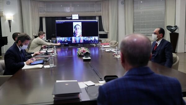 Türkiye Cumhurbaşkanı ve AK Parti Genel Başkanı Recep Tayyip Erdoğan, AK Parti İstanbul İl Teşkilatı ile videokonferans yöntemiyle görüşme gerçekleştirdi.  - Sputnik Türkiye