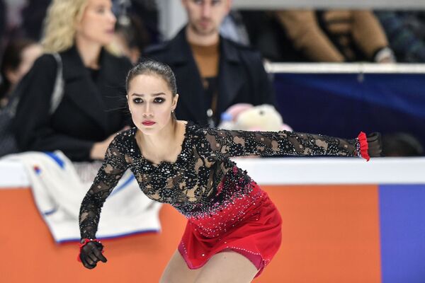Rus artistik patinajcı Zagitova Olimpiyat stil ikonu seçildi - Sputnik Türkiye