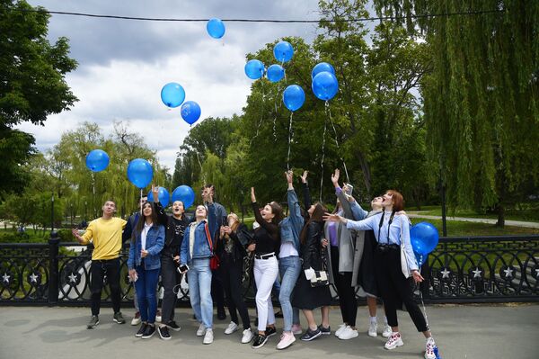 Rus okul öğrencileri için son ders zili çaldı  - Sputnik Türkiye