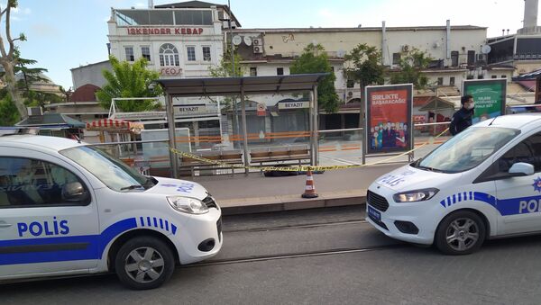 İstanbul'da tramvay durağında erkek cesedi bulundu - Sputnik Türkiye