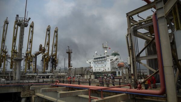 Venezüella'ya ulaşan İran'a ait petrol tankerleri - Sputnik Türkiye