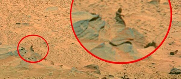 Mars yüzeyinde görüntülenen gizemli objeler - Sputnik Türkiye