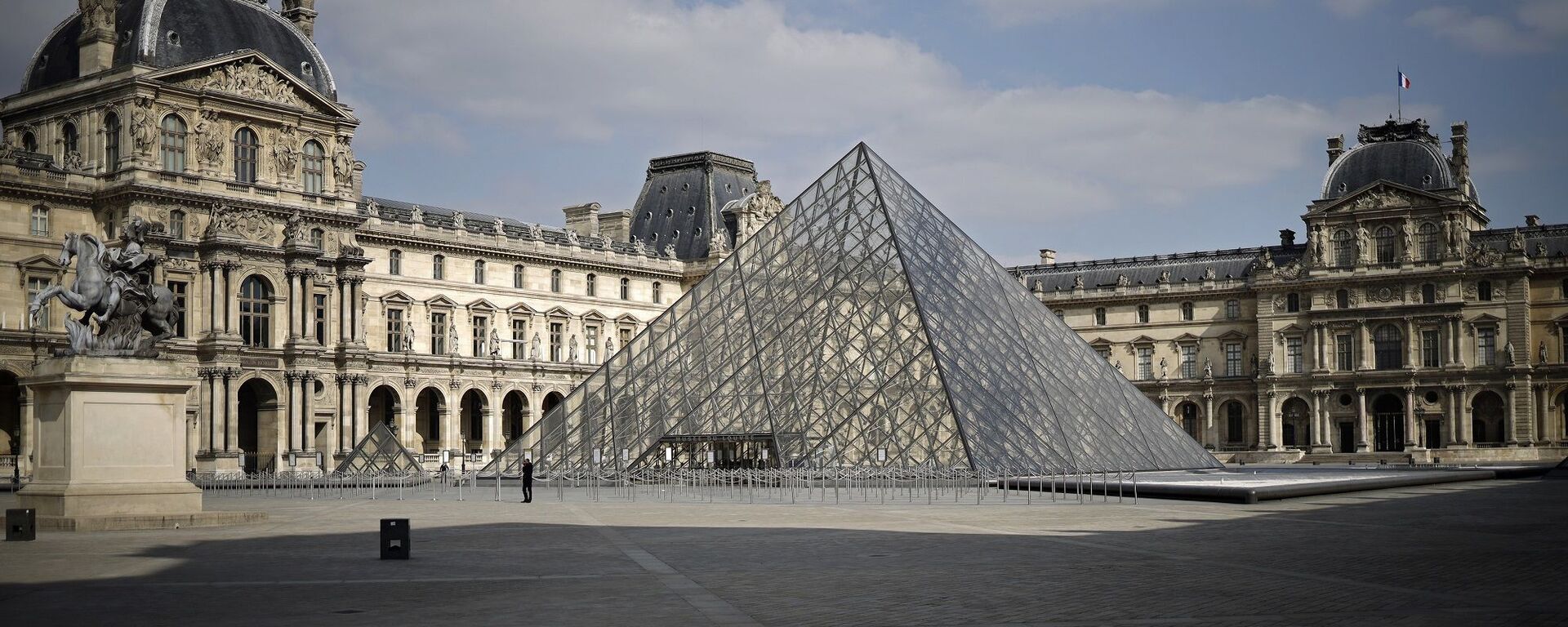 Louvre Müzesi, Paris, Fransa - Sputnik Türkiye, 1920, 04.11.2025