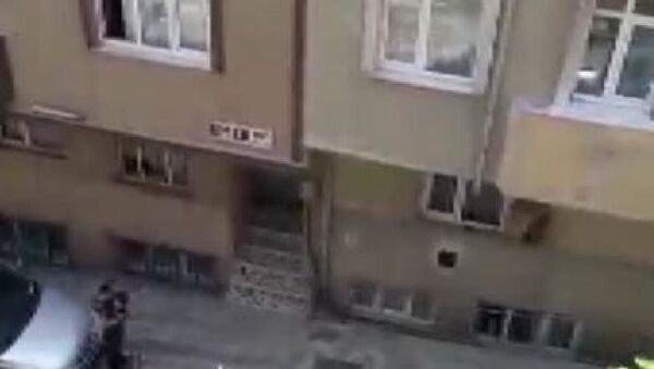 Sokakta polisi gören çocuk ağladı, polis vatandaşlara sitem etti - Sputnik Türkiye