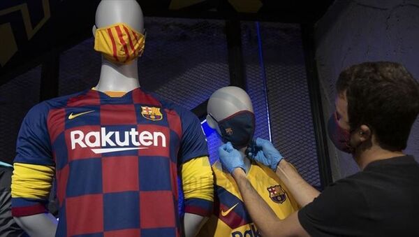 Barcelona logolu sağlık maskesi satışına başladı - Sputnik Türkiye