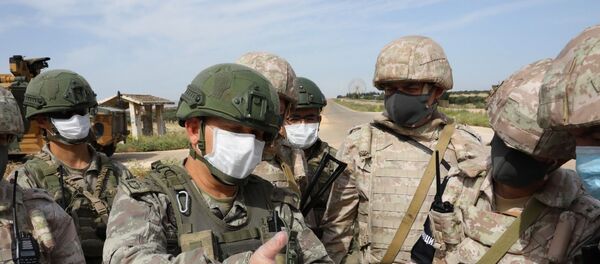 İdlib'deki Rus-Türk devriyelerinde bir ilk: Askerler Urum el Coz kasabasına kadar ilerledi - Sputnik Türkiye