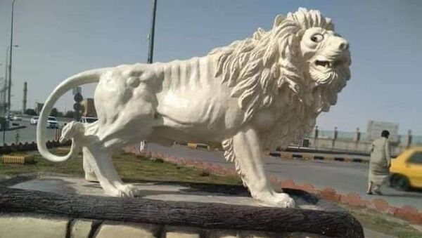 Irak'ın güneyindeki Necef kentinde belediyenin bir meydanda yaptığı ve maliyeti 79 milyon Irak Dinarı olan (yaklaşık 65 bin dolar) aslan heykeli büyük tepkiye yol açtı.  - Sputnik Türkiye