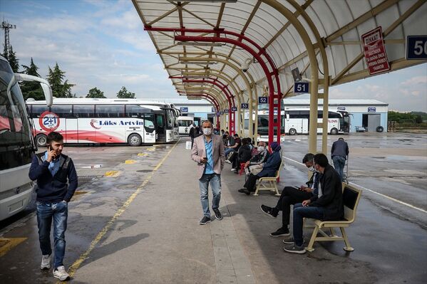 Bursa otobüs terminalinde de yoğunluk oluştu. - Sputnik Türkiye