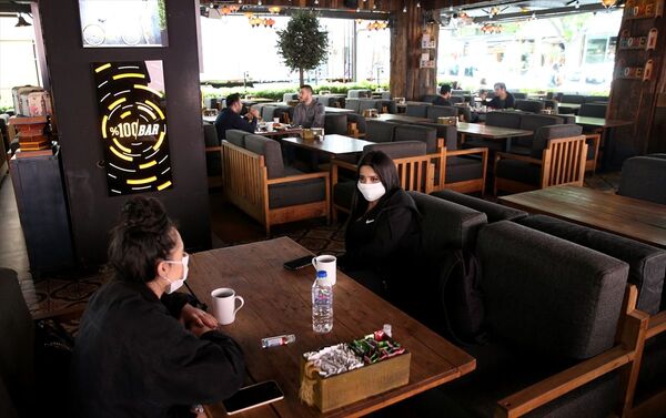 Kafe ve restoranlar yeniden açıldı - Sputnik Türkiye