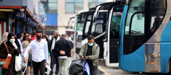otobüs - bagaj - otogar - maske - koronavirüs - seyahat - Esenler'deki 15 Temmuz Şehitler Otogarı otobüs - bagaj - otogar - maske - koronavirüs - seyahat - Esenler'deki 15 Temmuz Şehitler Otogarı - Sputnik Türkiye