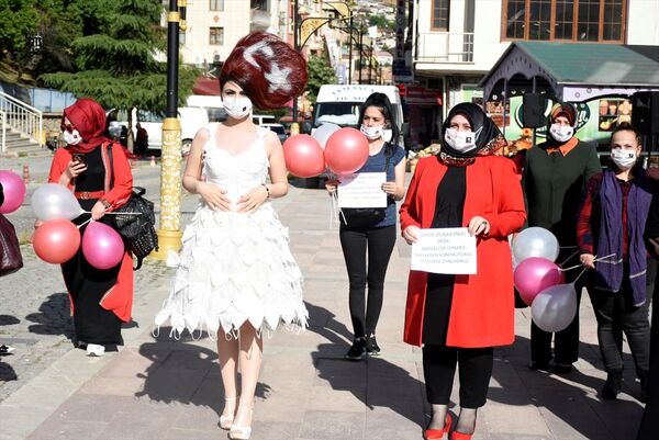 Gümüşhane'de koronavirüse karşı 'maskeli gelinlik' üretildi - Sputnik Türkiye
