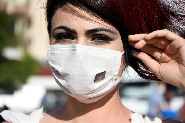 Gümüşhane'de koronavirüse karşı 'maskeli gelinlik' üretildi - Sputnik Türkiye