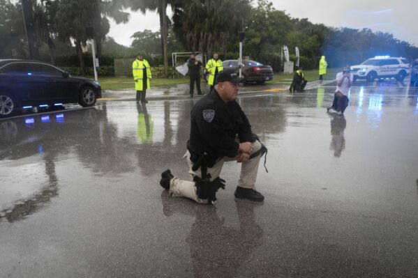 ABD'de polisler polis şiddetine karşı protestolara destek verdi - Sputnik Türkiye