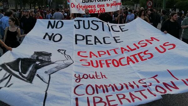 Atina’nın merkezinde ABD’deki protestoculara destek gösterisi - Sputnik Türkiye