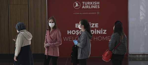 Türk Hava Yolları (THY), yeni tip koronavirüs (Kovid-19) tedbirleri sonrası normalleşme süreciyle birlikte seferlerini artırdı. Bugün 250 iç hat seferi yapacak THY'nin uçuşlarına vatandaşlar yoğun ilgi gösterdi. - Sputnik Türkiye