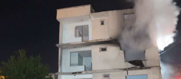 Elazığ depreminde ağır hasar gören 3 katlı boş binada yangın çıktı, itfaiye ekipleri tarafından söndürüldü. - Sputnik Türkiye