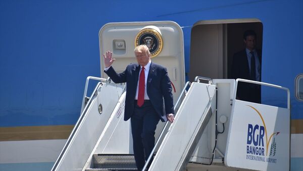 ABD Başkanı Donald Trump, Maine eyaletindeki Puritan Tıbbi Ürün fabrikasını ziyaret etmek üzere, Bangor Uluslararası Havalimanı'na geldi. - Sputnik Türkiye