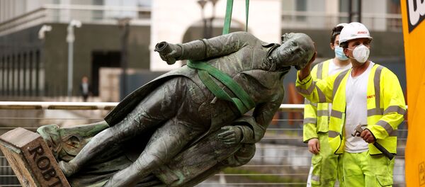 Köle taciri Robert Milligan'ın Londra'daki heykeli  - Sputnik Türkiye