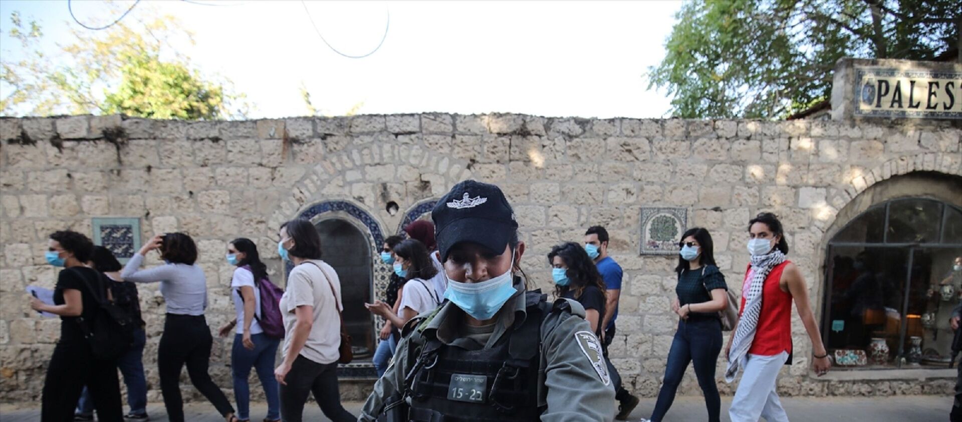 İsrail polisi, Doğu Kudüs’te otizmli İyad Hallak'ın öldürülmesine tepki amacıyla düzenlenen gösteriye müdahale ederek 3 Filistinli kadını gözaltına aldı. - Sputnik Türkiye, 1920, 17.04.2021