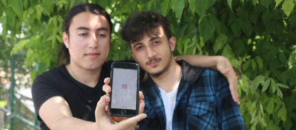Instagram'ın açığını bulup ünlülerin TC kimlik numaralarına erişen gençler ödülü beğenmedi - Sputnik Türkiye