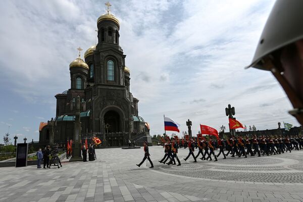 Rusya ordusunun ana kilisesi törenle kutsandı Rusya ordusunun ana kilisesi törenle kutsandı - Sputnik Türkiye