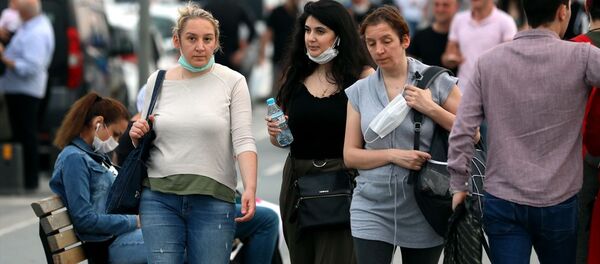 İstanbul'da maske ve sosyal mesafesiz kontrollü sosyal hayat - Sputnik Türkiye