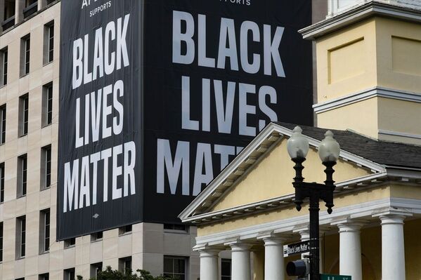 Beyaz Saray yakınlarındaki caddenin adı 'Black Lives Matter' olarak değiştirildi Beyaz Saray yakınlarındaki caddenin adı 'Black Lives Matter' olarak değiştirildi - Sputnik Türkiye