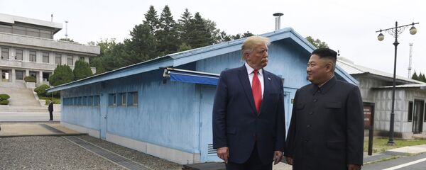 ABD Başkanı Donald Trump ve Kuzey Kore Lideri Kim Jong-un  - Sputnik Türkiye