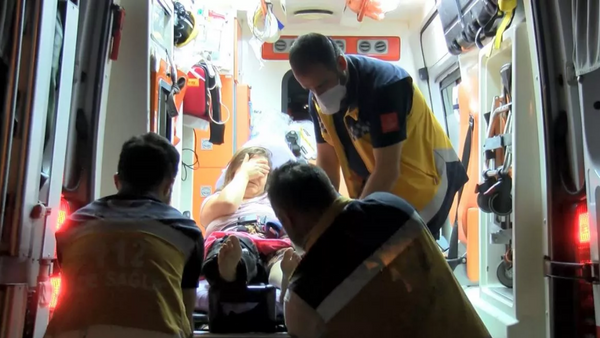Şiddet gördüğü kocasından kurtulmak için pencereden atladı - Sputnik Türkiye