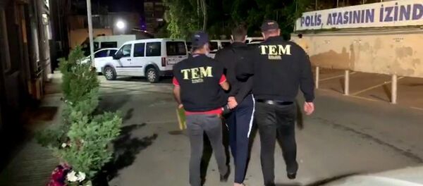 İzmir merkezli 56 ilde, FETÖ'nün Türk Silahlı Kuvvetleri (TSK) içindeki kripto yapılanmasına yönelik yapılan operasyon - Sputnik Türkiye