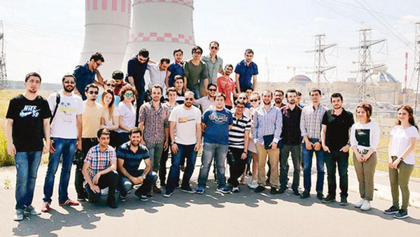 Rusya'da eğitim alan Türk gençler Akkuyu'da çalışmaya başladı - Sputnik Türkiye