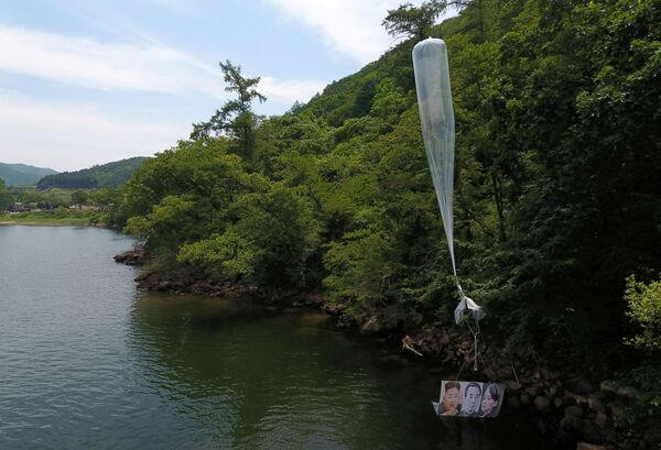 Kuzey Kore'den peş peşe geri adımlar: Propaganda hoparlörleri söküldü, Güney'i eleştiren yazılar yayından kaldırıldı - Sputnik Türkiye