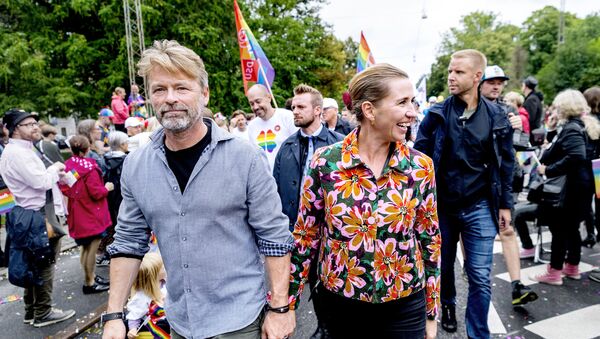 Danimarka Başbakanı Mette Frederiksen ve nişanlısı Bo Tengberg  - Sputnik Türkiye