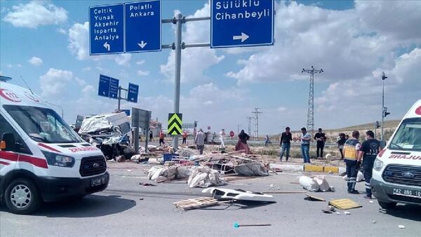 Konya'da tarım işçilerini taşıyan minibüs ile TIR çarpıştı: 6 ölü - Sputnik Türkiye