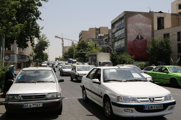 İran'da yerli otomobil üreticileri kurayla satışa başladı - Sputnik Türkiye
