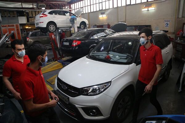 İran'da yerli otomobil üreticileri kurayla satışa başladı - Sputnik Türkiye