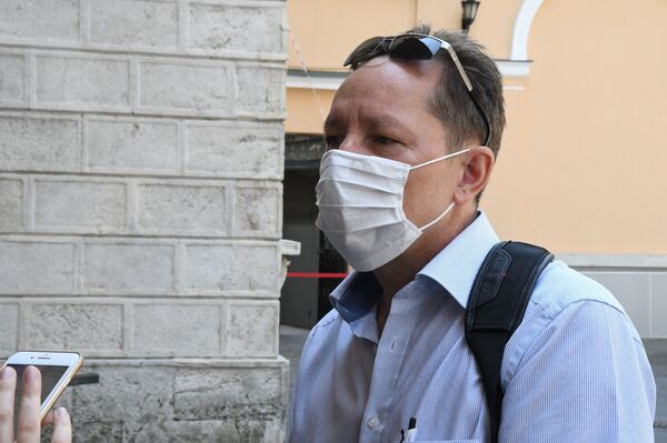 İstanbul'da oy kullanan Rusya vatandaşları: Ülkemiz olumlu bir değişimin eşiğinde, biz de sandık başındayız - Sputnik Türkiye