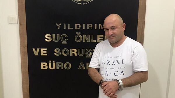 Hakkında çeşitli suçlardan 185 yıl kesinleşmiş hapis cezası bulunan ve 3 yıldır aranan Muharrem Ulukuş Bursa'da yakalandı. - Sputnik Türkiye