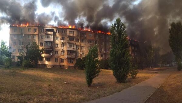 Ukrayna’da eşiyle tartışan kişinin dairesini ateşe vermesi sonucu çıkan yangın büyük paniğe neden oldu - Sputnik Türkiye
