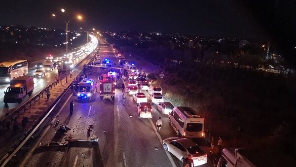  Kocaeli'de yolcu otobüsü devrildi: 1 ölü, 14 yaralı - Sputnik Türkiye