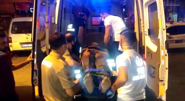 Kavga ettikleri ev arkadaşlarını balkondan aşağı attılar - Sputnik Türkiye