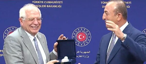 Borell'e BOREL hediyesi - Sputnik Türkiye