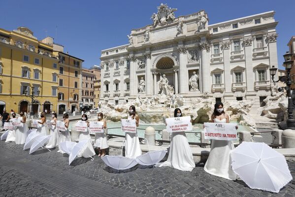 Roma'da gelin adayları Kovid-19 kısıtlamalarını protesto etti - Sputnik Türkiye