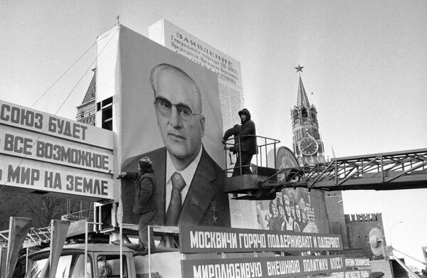 Andropov’un ABD’li küçük ‘mektup arkadaşı’: Samantha Smith’in SSCB yolculuğu 37 yıl önce bugün başladı - Sputnik Türkiye